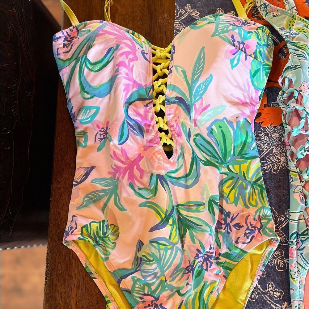 LILLY PULITZER GUC SIZE 4 BATHING SUIT